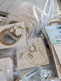 Huge 2kg selection of chipboards for workshops or store