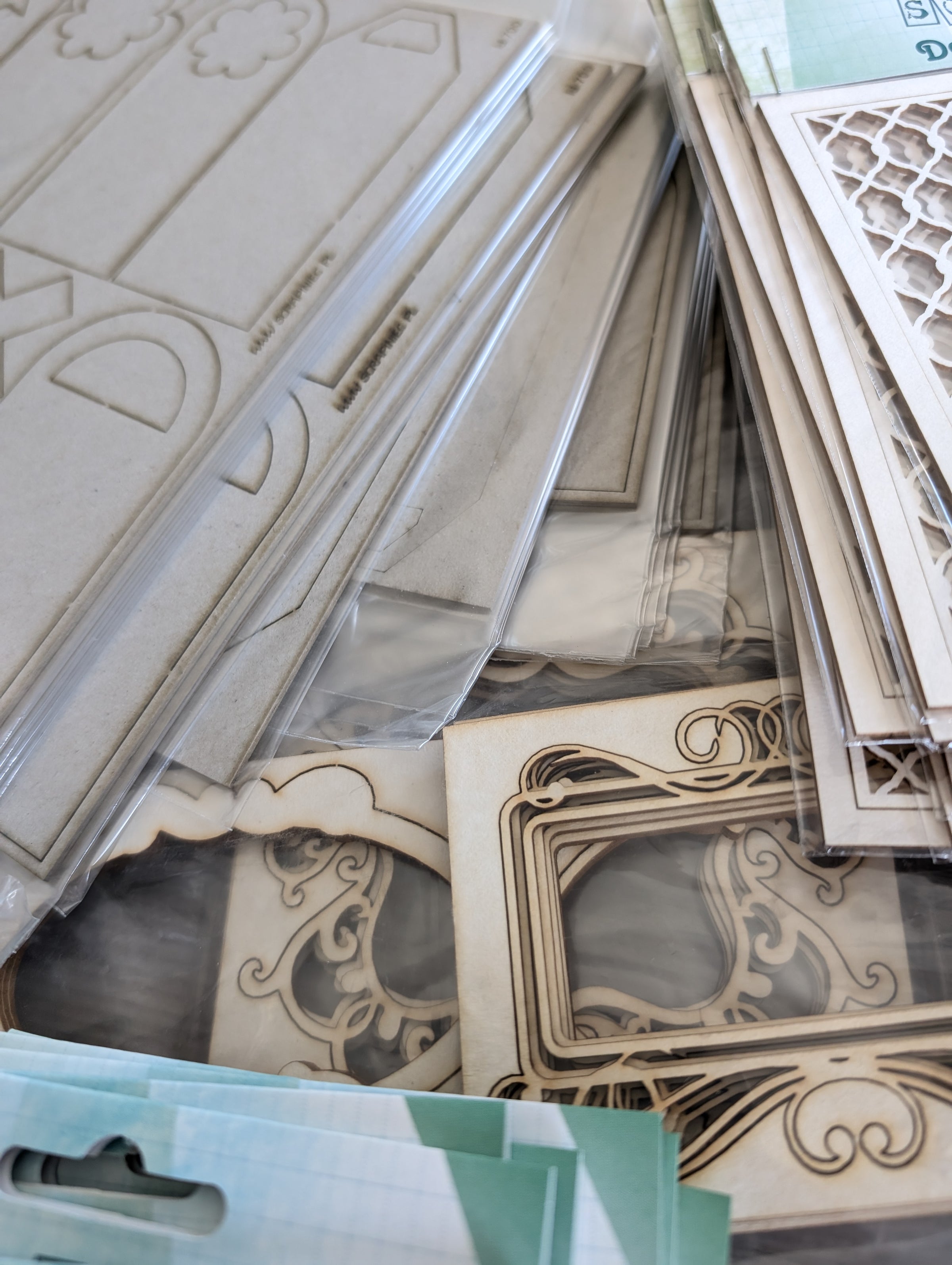 Huge 2kg selection of chipboards for workshops or store