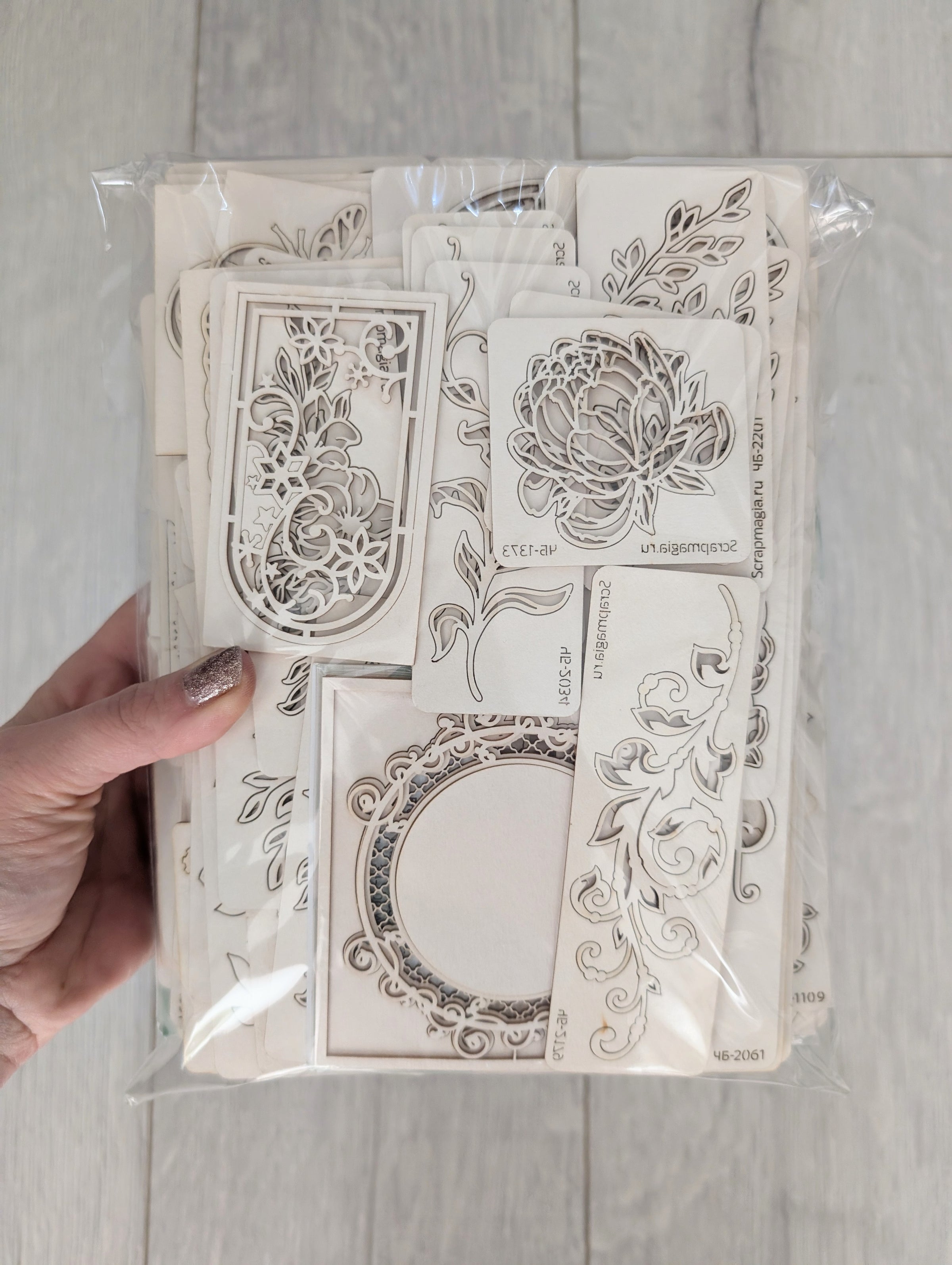 0.5kg of random selection of chipboards