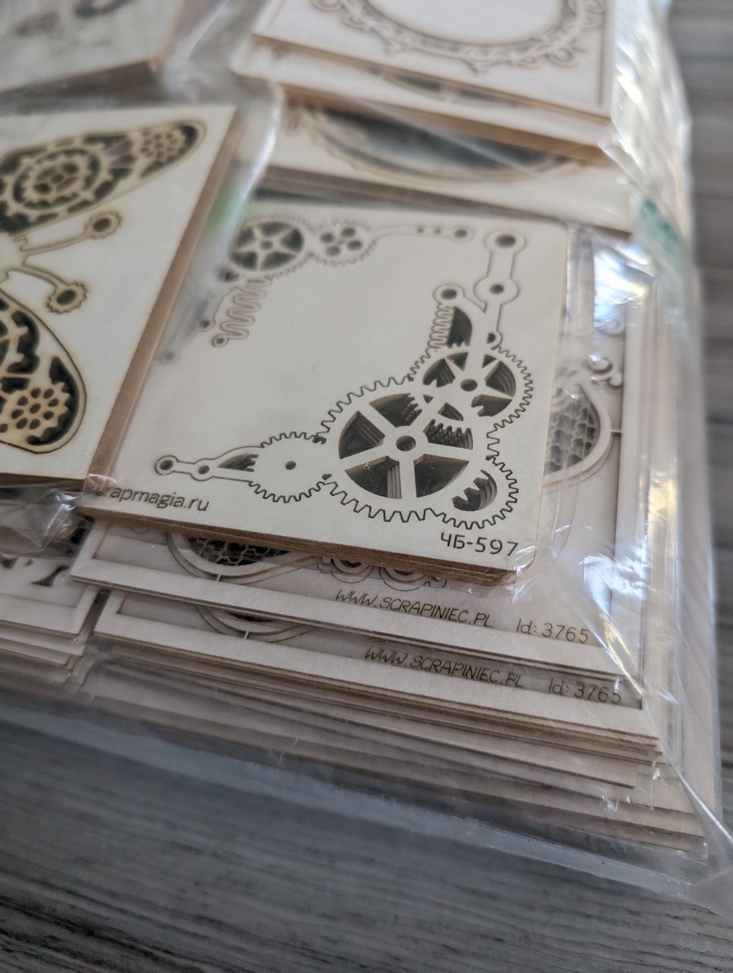 Huge 2kg selection of chipboards for workshops or store